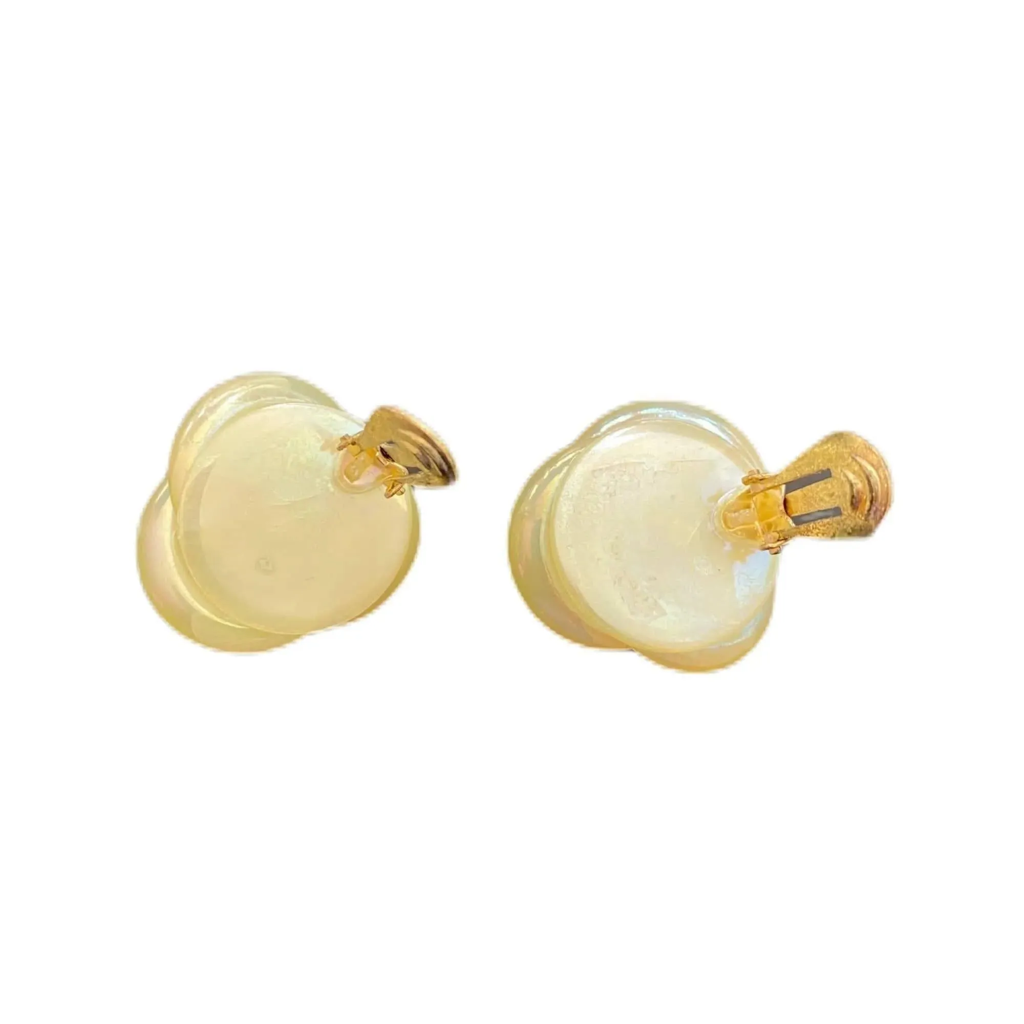 Vintage Pearlized Plastic Flower Clip On Earrings